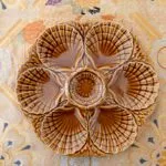Assiettes coquilles en barbotine Sarreguemines