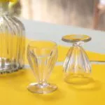 6 verres anciens, à vin ou liqueur, en cristal