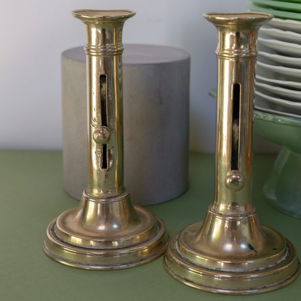 Paire N4 Bougeoirs anciens en laiton – Image 3