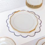 Plat rond - Porcelaine or et blanc – Image 4
