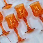 Verres à pied couleur orange