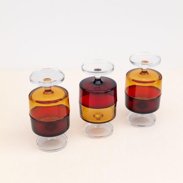 Coupes rouges en verre vintage – Image 3