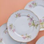 Service de douze grandes assiettes tulipes - Porcelaine de Limoges