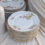 Service de douze grandes assiettes tulipes - Porcelaine de Limoges – Image 3