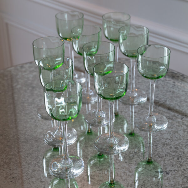série de verres à pied anciens en verre soufflé bouche – Image 4