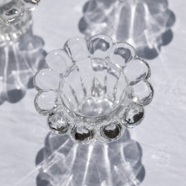 Paire de bougeoirs anciens en verre – Image 2